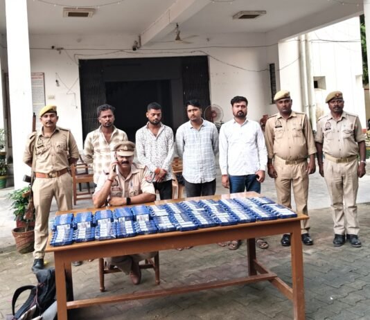 मिर्जापुर में 154 पेट बोतल अवैध अंग्रेजी शराब के साथ चार गिरफ्तार