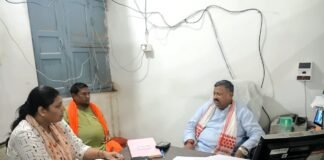 बैंक सभापति डॉ. जगदीश सिंह पटेल ने किया अदलहाट शाखा का आकस्मिक निरीक्षण