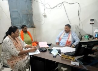 बैंक सभापति डॉ. जगदीश सिंह पटेल ने किया अदलहाट शाखा का आकस्मिक निरीक्षण