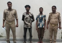 स्नैचिंग के मामले में दो गिरफ्तार, छीना गया मोबाइल बरामद