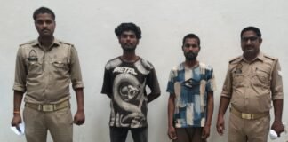 स्नैचिंग के मामले में दो गिरफ्तार, छीना गया मोबाइल बरामद