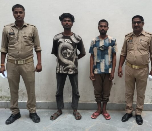 स्नैचिंग के मामले में दो गिरफ्तार, छीना गया मोबाइल बरामद