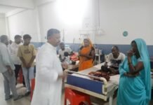 प्रधानमंत्री के जन्मदिन पर आयुष्मान लाभार्थियों को फल एवं मिष्ठान वितरित