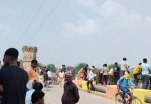 मिर्जापुर में ओझला पुल से युवक ने गंगा में लगाई छलांग, धीरज मौर्य की तलाश जारी