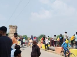 मिर्जापुर में ओझला पुल से युवक ने गंगा में लगाई छलांग, धीरज मौर्य की तलाश जारी