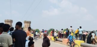 मिर्जापुर में ओझला पुल से युवक ने गंगा में लगाई छलांग, धीरज मौर्य की तलाश जारी