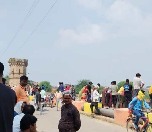 मिर्जापुर में ओझला पुल से युवक ने गंगा में लगाई छलांग, धीरज मौर्य की तलाश जारी
