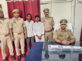 मिर्जापुर में मोबाइल छिनैती करने वाले दो आरोपी गिरफ्तार, चार मोबाइल और तमंचा बरामद