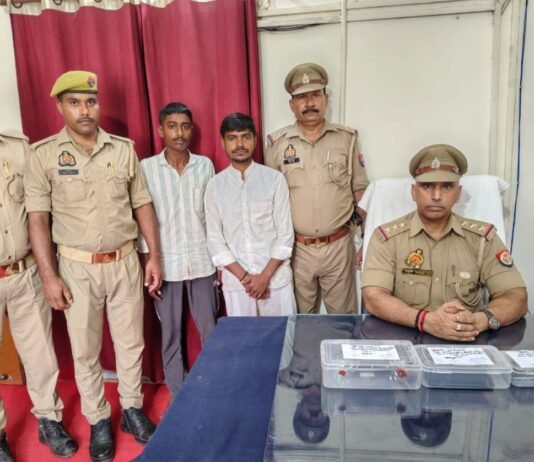 मिर्जापुर में मोबाइल छिनैती करने वाले दो आरोपी गिरफ्तार, चार मोबाइल और तमंचा बरामद