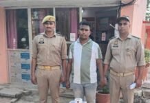 मिर्जापुर में फर्जी वर्दीधारी गिरफ्तार, ट्रॉली बैग से JAP की वर्दी और आईडी कार्ड बरामद