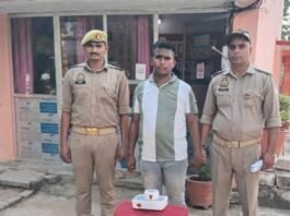 मिर्जापुर में फर्जी वर्दीधारी गिरफ्तार, ट्रॉली बैग से JAP की वर्दी और आईडी कार्ड बरामद