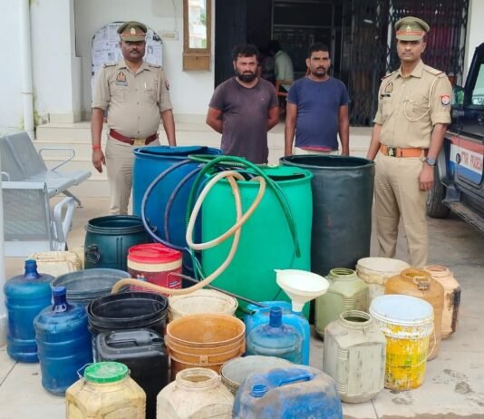 अवैध डीजल की खरीद-बिक्री के आरोप में दो गिरफ्तार, 130 लीटर डीजल बरामद