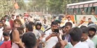 मिर्जापुर में एक्सीडेंट के बाद आक्रोशित भीड़ ने कार चालक को पीटा