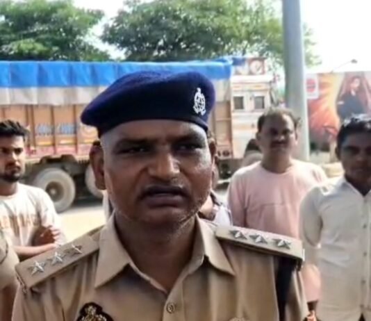 लालगंज में दर्दनाक सड़क हादसा, ट्रक की चपेट में आने से दो की मौत