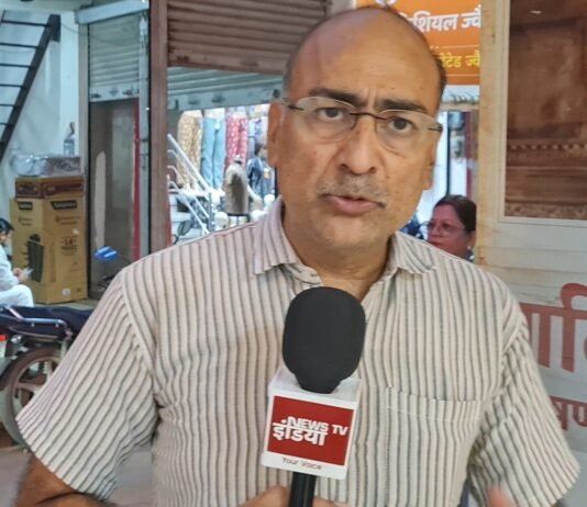 जमीन विवाद में दो पक्षों में मारपीट, लाठी-डंडे चले; पुलिस दोनों पक्षों को थाने ले गई