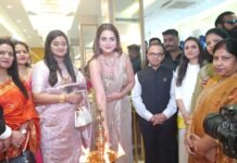 मिर्जापुर में ऐश्प्रा जेम्स एंड ज्वेल्स का नया शोरूम शुरू, अभिनेत्री आयशा खान ने किया उद्घाटन