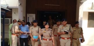 डीआईजी पूनम ने औराई थाने का किया निरीक्षण, त्योहारों की सुरक्षा तैयारियों की समीक्षा