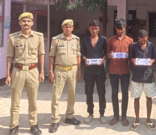 विंध्याचल में दर्शनार्थियों के मोबाइल चुराने वाले तीन युवक गिरफ्तार