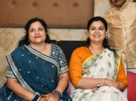 पूर्व आईएएस दिव्या मित्तल की लोकप्रियता से गरमाई सियासत, सेल्फी की होड़ ने बढ़ाई राजनीतिक दलों की चिंता
