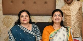 पूर्व आईएएस दिव्या मित्तल की लोकप्रियता से गरमाई सियासत, सेल्फी की होड़ ने बढ़ाई राजनीतिक दलों की चिंता