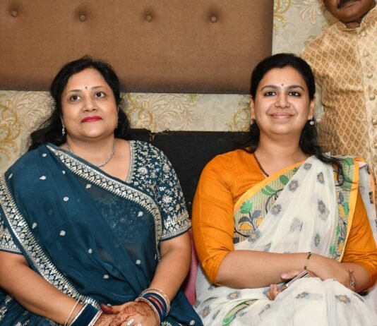 पूर्व आईएएस दिव्या मित्तल की लोकप्रियता से गरमाई सियासत, सेल्फी की होड़ ने बढ़ाई राजनीतिक दलों की चिंता