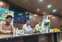 किसान दिवस में डीएम ने सुनीं किसानों की समस्याएं, अधिकारियों को शीघ्र निस्तारण के निर्देश