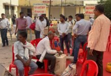 विधान परिषद चुनाव: मतदान के लिए रवाना हुईं पोलिंग पार्टियां, डीएम ने लिया तैयारियों का जायजा