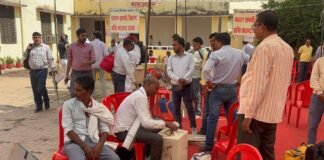विधान परिषद चुनाव: मतदान के लिए रवाना हुईं पोलिंग पार्टियां, डीएम ने लिया तैयारियों का जायजा