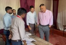 स्नातक एवं शिक्षक निर्वाचन के बूथों का जिला निर्वाचन अधिकारी ने किया निरीक्षण