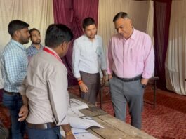 स्नातक एवं शिक्षक निर्वाचन के बूथों का जिला निर्वाचन अधिकारी ने किया निरीक्षण