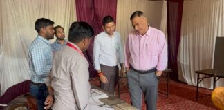 स्नातक एवं शिक्षक निर्वाचन के बूथों का जिला निर्वाचन अधिकारी ने किया निरीक्षण