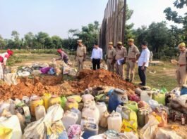 हलिया पुलिस ने 193 मुकदमों में बरामद 2438 लीटर अवैध शराब कराई नष्ट