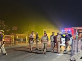 मीरजापुर में आधी रात सड़कों पर उतरीं एसपी अपर्णा रजत कौशिक, चप्पे-चप्पे पर सघन चेकिंग