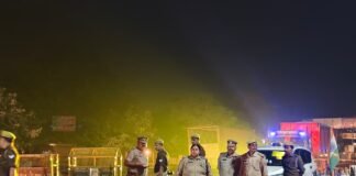 मीरजापुर में आधी रात सड़कों पर उतरीं एसपी अपर्णा रजत कौशिक, चप्पे-चप्पे पर सघन चेकिंग