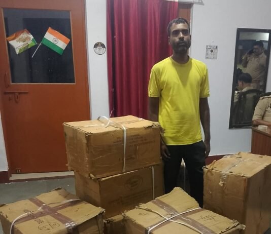 मीरजापुर में पुलिस की बड़ी कार्रवाई, लूट के दो बाल अपचारी हिरासत में; 567 किलो पटाखे बरामद