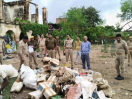 मीरजापुर में 128 मुकदमों से संबंधित 1745 लीटर अवैध शराब नष्ट