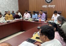 मिर्जापुर में गंगा और अन्य जलस्रोतों में गिरते हैं 163 नाले, डीएम ने दिए टैपिंग के काम में तेजी लाने के निर्देश