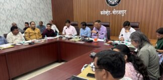 मिर्जापुर में गंगा और अन्य जलस्रोतों में गिरते हैं 163 नाले, डीएम ने दिए टैपिंग के काम में तेजी लाने के निर्देश