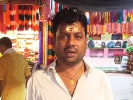 विंध्याचल के पक्का घाट पर गंगा स्नान करने पहुंचे श्रद्धालु की पैंट गायब
