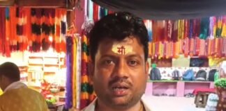विंध्याचल के पक्का घाट पर गंगा स्नान करने पहुंचे श्रद्धालु की पैंट गायब