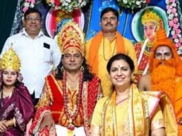 सांस्कृतिक आयोजनों में लगातार पहुंच रहीं पूर्व IAS दिव्या मित्तल, रामलीला मंचों पर हो रहा स्वागत