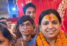 दिव्या मित्तल को देखने-मिलने के लिए उमड़ रहा लोगों का उत्साह