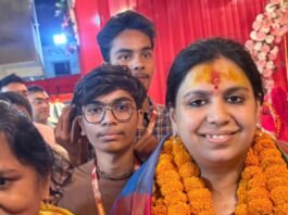 दिव्या मित्तल को देखने-मिलने के लिए उमड़ रहा लोगों का उत्साह