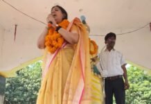 पूर्व आईएएस दिव्या मित्तल के संबोधन में दिखा नेत्री का नया अंदाज, निषाद राज के जयकारे से शुरू किया भाषण