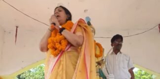 पूर्व आईएएस दिव्या मित्तल के संबोधन में दिखा नेत्री का नया अंदाज, निषाद राज के जयकारे से शुरू किया भाषण