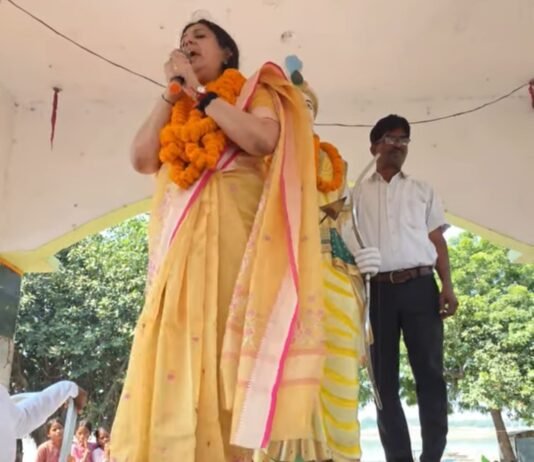 पूर्व आईएएस दिव्या मित्तल के संबोधन में दिखा नेत्री का नया अंदाज, निषाद राज के जयकारे से शुरू किया भाषण