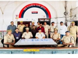 मिर्जापुर में ट्रेन यात्रियों का सामान चुराने वाले गिरोह के तीन सदस्य गिरफ्तार