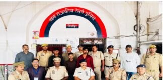 मिर्जापुर में ट्रेन यात्रियों का सामान चुराने वाले गिरोह के तीन सदस्य गिरफ्तार